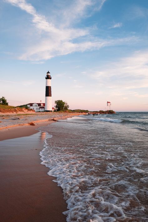 Big Sable Point Lighthouse Nature, Michigan Lighthouses Pictures, Pirate Hideout, Victoria Aesthetic, Lighthouse Aesthetic, Beach Sculpture, Michigan Summer Vacation, Lake Michigan Lighthouses, Mackinaw Bridge