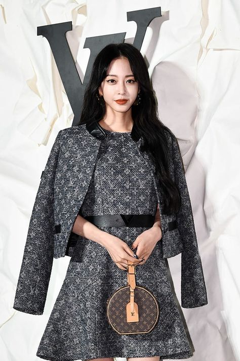 Han Ye-seul's Outfit at Louis Vuitton Event on October 30, 2019 Louis Vuitton Fashion Outfits, Louis Vuitton Style Outfits, Vestidos Louis Vuitton, Louis Vuitton Women Clothes, Louis Vuitton Dress Classy, Luis Vuitton Dress, Lv Dress Louis Vuitton, Fashion Event Outfit, Louis Vuitton Clothes Women