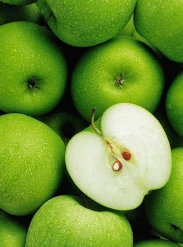 Apples Green Apples, Fruit Wallpaper, Fruit Photography, Food Wallpaper, Beautiful Fruits, Green Fruit, Granny Smith, Fruit Art, Fruit And Veg