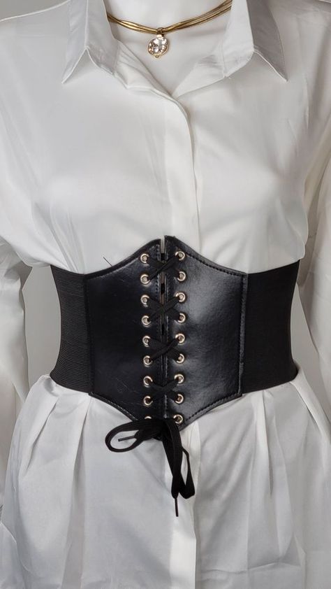 Waist Belt Corset, Corset Belt Over Dress, Belt For Women Fashion, Leather Waist Belt Outfits, Black Corset Outfit Formal, Stomach Belt Fashion, Cordet Belt, Corset On Dress Outfit, Thick Waist Belt Outfit