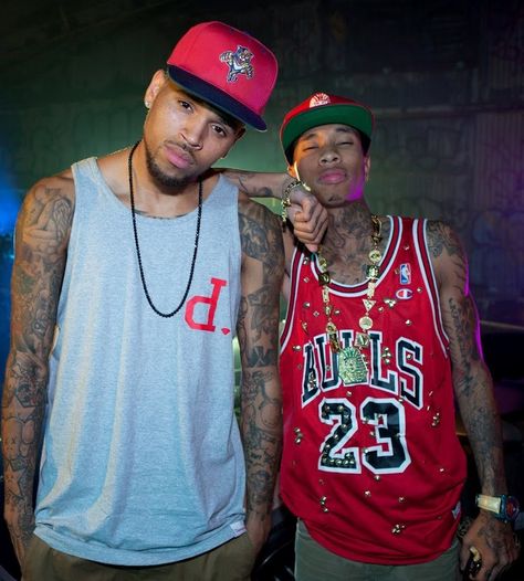 Famous rappers Tyga and Chris Brown are popular for there songs "snapbacks back" this is a song dedicated to the traditional baseball cap the "snapback or adjustable baseball cap" Ska, Reggaeton, Tyga Wallpapers, Chris Brown And Tyga, Chris Brown Tyga, Chris Brown Wallpaper, Chris Brown X, Raw Footage, Chris Brown Pictures