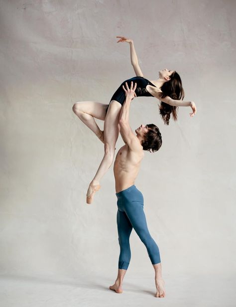 light as air Ballet Photography, Ballet Couple, Dance Couple, Dancing Poses, Ballet Poses, Anatomy Poses, Ballet Photos, 인물 드로잉, Ballet Beautiful