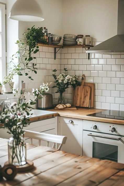 Creating a Scandinavian Kitchen: Simple and Functional Dining Room Colour Schemes, Green Kitchen Accessories, Dining Room Design Luxury, Sage Kitchen, Scandinavian Kitchens, Kitchen Simple, Scandinavian Kitchen Design, Sage Green Kitchen, Design Tricks