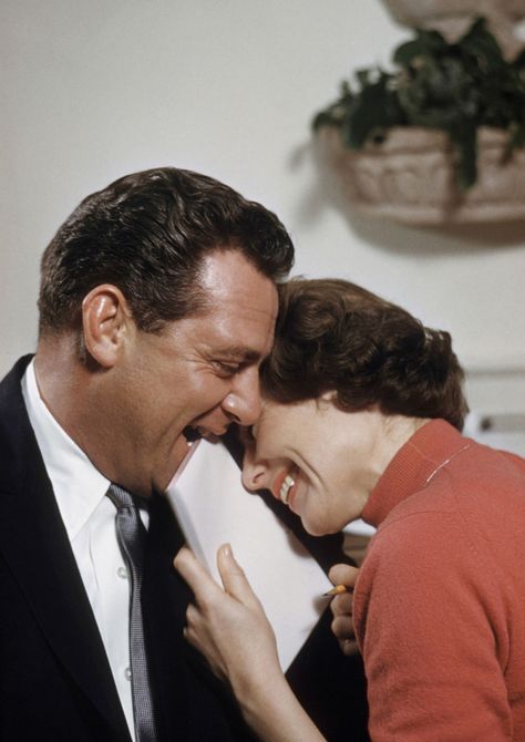 14 revealing, playful behind the scenes photos from Perry Mason Barbara Hale, Perry Mason Tv Series, Custom Coffee Mugs, Best Tv Couples, Raymond Burr, Classic Film Stars, Behind The Scenes Photos, Screen Test, Detective Novels