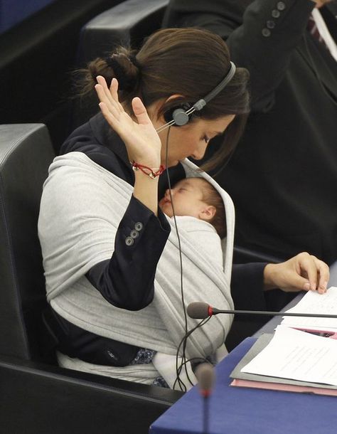 Italian MEP Licia Ronzulli voting on Women's Employment Rights! Strasbourg, Attachment Parenting, Mei Tai, Working Mother, People Of The World, Mother And Baby, Working Moms, Mother And Child, Mothers Love