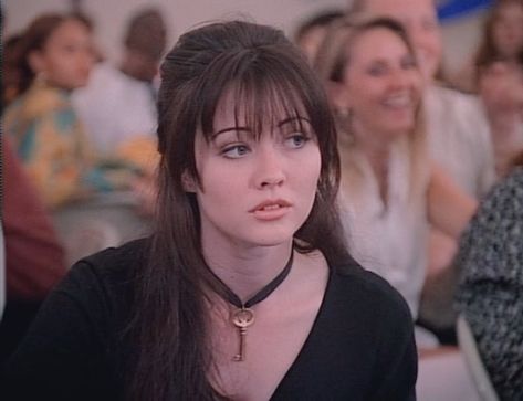 90s & 00s inspo ✨ on Instagram: “Brenda Walsh knew how to rock a choker better than anyone else in the 90s 🎥 Beverly Hills 90210 - 1990 ~ 2000” Hair, Long Hair