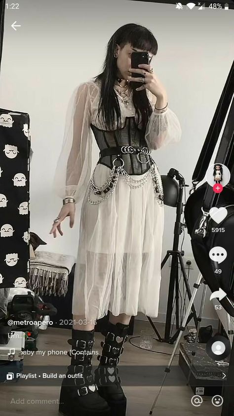 Corset Outfit Goth, Corset And Dress, White Goth Outfit, Summer Goth Outfits, Goth Outfit Inspo, Goth Fits, Estilo Emo, Goth Outfit Ideas, Mode Emo