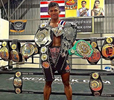 Buakaw Banchamek With his many title belts. Buakaw Muay Thai Wallpaper, Muay Thai Aesthetic, Thai Background, Muai Thai, Buakaw Banchamek, Muay Thai Fighter, Culture Of Thailand, Muay Thai Gym, Muay Thai Martial Arts