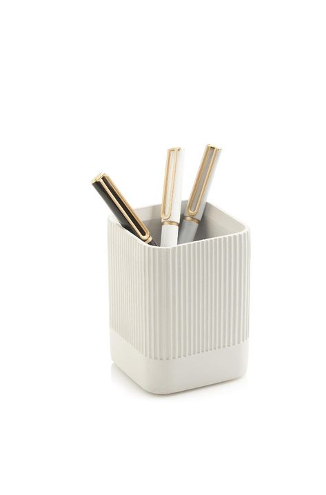 Aesthetic Pen Holder For Your Desk - The Perfect Modern Concrete Pencil Holder Easily Organizes All Pens and Desk Accessories - A Cute Natural Design And Must Have Pen Cup For Your Office Decor Pen Storage Desk, Beige Desk Accessories, Aesthetic Pen Holder, Clay Pencil Holder, Pen Holder Design, Desk Pencil Holder, Cute Pen Holder, Thrift List, Beige Desks