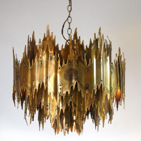 Gold, but makes sense in my new favorite color scheme: black, white, and gold. Brutalist Furniture, Brutalist Design, Retro Furniture, Brass Lighting, Beautiful Lighting, Brass Chandelier, Vintage Market, Mid Century Modern Furniture, Chandeliers And Pendants