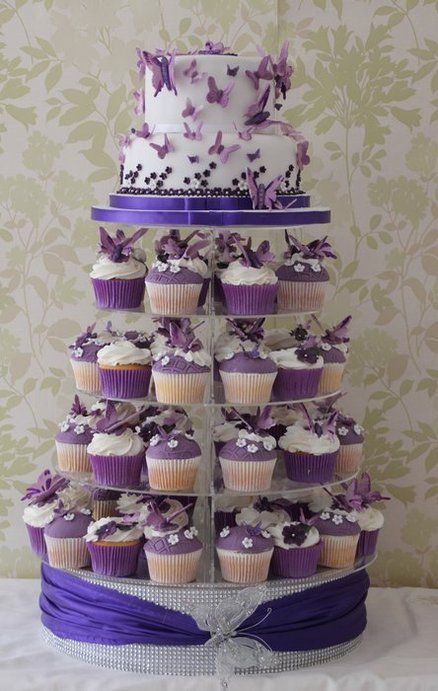 Purple and white butterfly wedding cake Purple Wedding Cakes, Wedding Cake And Cupcakes, Lila Party, Butterfly Wedding Cake, Shifting Board, Butterfly Wedding Theme, Mini Torte, Purple Cakes, Cake And Cupcakes