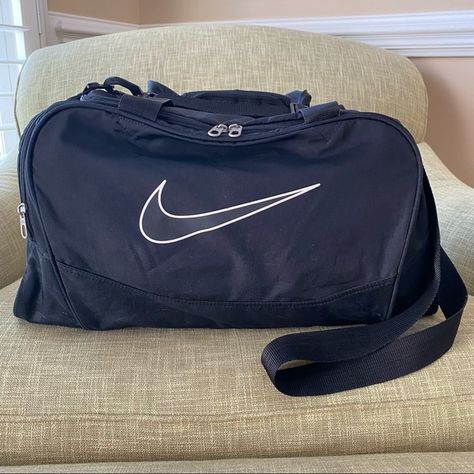 Nike Brasilia Duffel Bag S Nike Duffle Bag Aesthetic, Duffel Bag Nike, Sport Duffle Bag, Duffel Bag Aesthetic, Nike Duffel Bag, Nike Sports Bag, Nike Duffle Bag, Soccer Bag, Sport Nike