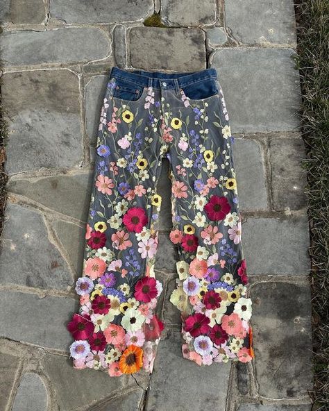 3d Flower Pants, Nature, Couture, Upcycling, Patchwork, Embroidered Flowers On Clothes, Lace On Jeans Diy, Jeans Flowers Diy, Flower Outfits Men