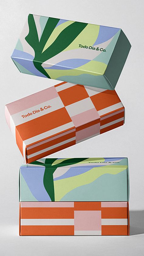 Todo Dia & Co. brand identity and packaging design by John Dias - Fivestar Branding Agency Is A Design and Branding Agency. This Work Belongs to The Accredited Artist and Is Curated For Inspiration Only #beautybranding #brandinginspiration #brandidentity #identitydesign #typebasedlogo #packagingidentity #beautypackaging #boxdesign #logodesign #businesscarddesign Beauty Box Packaging Design, Beauty Box Packaging, Pattern Packaging Design, Simple Packaging Design, Box Graphic Design, Beauty Packaging Design, Tailor Clothes, Bright Packaging, Colourful Packaging