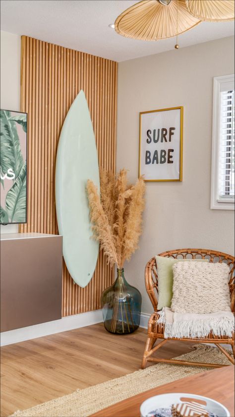 Apartment Beach Aesthetic, Minimalist Beach Bedroom, Beach Airbnb Decor, Teal Beach House, Kids Beach Room, Boho Airbnb, Beach Kids Room, Surf Bedroom, Beach House Decor Living Room