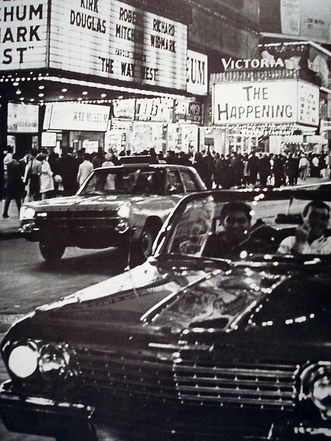 1960's New York City | From NYC in the Sixties by Klaus Lehn… | Photoscream | Flickr New York City Vintage, New York Decor, New York People, Nyc History, New York Wallpaper, Foto Gif, York Aesthetic, York Wallpaper, New York Photography