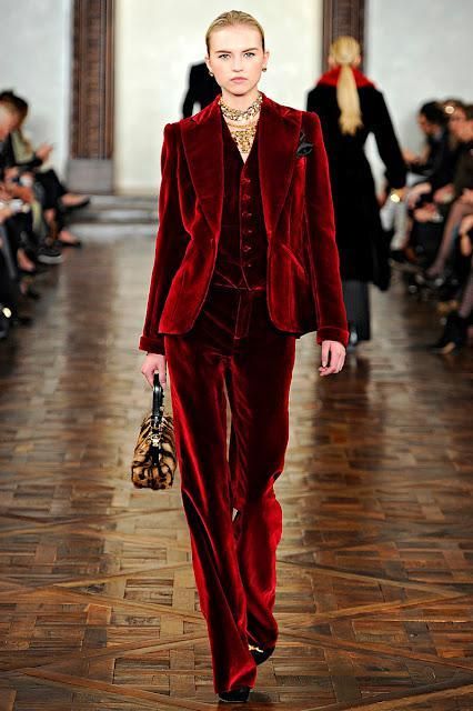 Ralph Lauren Fall, Look Blazer, Velvet Suit, Moda Boho, Velvet Fashion, Wearing Red, Mode Inspiration, Mode Style, Red Fashion