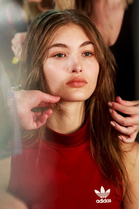 Korean Makeup Tips, Best Face Wash, Grace Elizabeth, Show Beauty, Makeup Looks Tutorial, Victoria Secret Fashion Show, Beauty Photos, Maquillaje Natural, Green Beauty