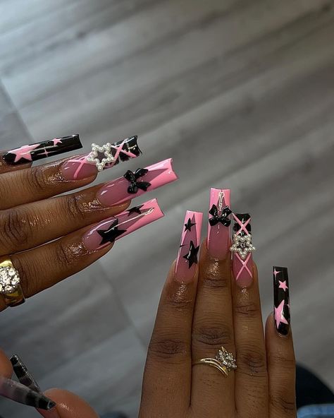Pink and black do it every time 🖤💘 @2cutenails “square tips” “bubble yum” “black out” use code TIPTOP 💜 #nailtech #nails… | Instagram Valentine Nails, Bubble Yum, Star Nail Designs, 2024 Pink, Long Acrylic Nail Designs, French Tip Acrylic Nails, Nails Design With Rhinestones, Unique Acrylic Nails, Gem Nails