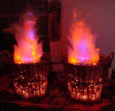 Fire Baskets, Fake Fire, Cheap Halloween Diy, Dekorasi Halloween, Hawaian Party, Cheap Diy Halloween Decorations, Table Halloween, Casa Halloween, Hallowen Ideas