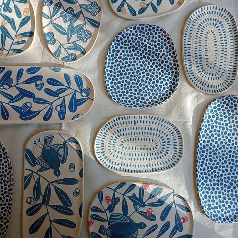 Dinnerware Sets Aesthetic, Serving Platter Painting Ideas, Pottery Painting With Boyfriend, Painted Serving Platter, Chip And Dip Bowl Pottery Painting Ideas, Easy Color Me Mine Ideas, Pottery Patterns Ideas, Ideas Con Ceramica, Color Me Mine Ideas Inspiration