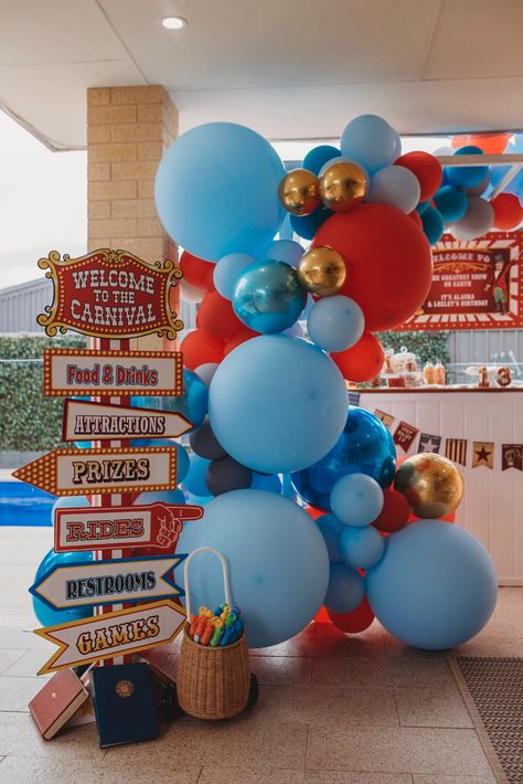 Carnival Circus Theme Party, Blue And Gold Balloons, Circus Balloons, Carnival Birthday Theme, Carnival Party Decorations, Circus 1st Birthdays, Circus Birthday Party Theme, Carnival Birthday Party Theme, Circus Carnival Party