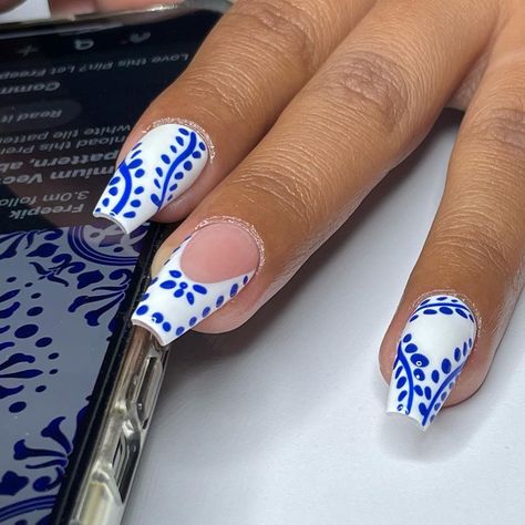 Blue Pattern Acrylic Nails, Blue N White Nails, Blue And White Gel Nails, Blue Pattern Nails, Nails Art Bleu, Croatia Nails, Md Nails, Greece Nails, Royal Blue Nails Designs