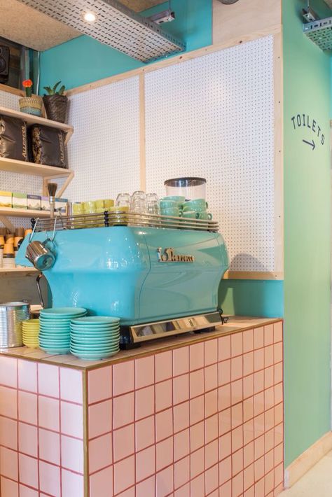 Pastel color + cute coffee shop. Café Design, Cute Coffee Shop, Bar Design Awards, Retro Cafe, Coffee Shops Interior, Pink Tiles, 카페 인테리어 디자인, Modern Restaurant, Pizza Restaurant