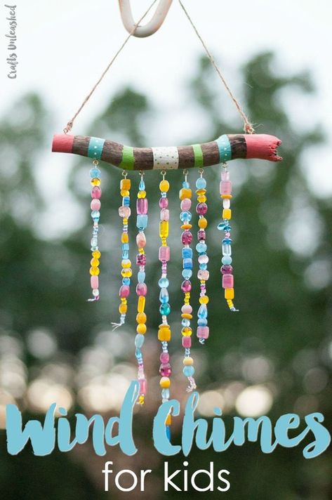 Diy Wind Chimes For Kids, Wind Chimes For Kids, Carillons Diy, Summer Camp Crafts, Diy Wind Chimes, Fun Craft, Camping Crafts, How To Make Diy, Fun Crafts For Kids