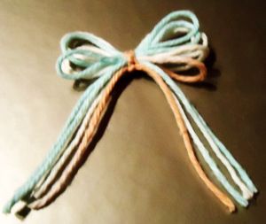 How To Make A Bow With Yarn, Twine Bows Diy, Yarn Bows, Package Bows, Twine Diy, Yarn Trees, Twine Bow, Homemade Bows, Big Yarn