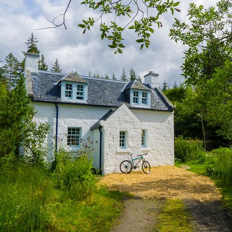 Scottish Homes Cottages, Nature, Scottish House Cottages, Scottish Seaside Cottage, Scottish House Exterior, Scottish Highland Cottage, Highland Cottage Scotland, Scottish Highland House, Scottish Croft House