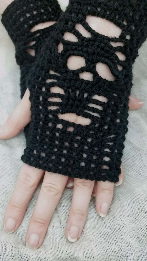 20 Halloween Crochet Skull Ideas Free Patterns For 2020 Spiderweb Top, Skull Ideas, Crochet Skull Patterns, Crochet Wrist Warmers, Fingerless Gloves Crochet Pattern, Crochet Skull, Advanced Crochet, Crochet Gloves Pattern, Halloween Crochet Patterns