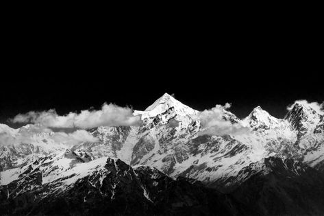 mountain ranges covered in snow photo – Free Black-and-white Image on Unsplash Black And White Aesthetic Landscape Mode, Nature, Black And White Aesthetic Background Laptop, 2560x1440 Wallpaper Aesthetic, Dark Mountain Aesthetic, Mountain Wallpaper Desktop, Snow Mountain Aesthetic, Mountain Aesthetic Wallpaper, Gunung Everest