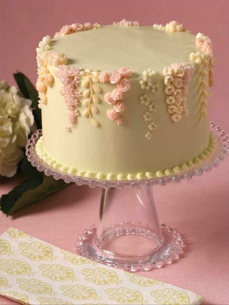 Birthday Cake Ideas Easy Simple, Colorful Cake Designs, Decorated Heart Cakes, Simple Easy Cake Designs, Vintage Cake Simple, Simple Cute Cakes, Nature Cake Ideas, Pastel Color Cake, Summer Birthday Cakes