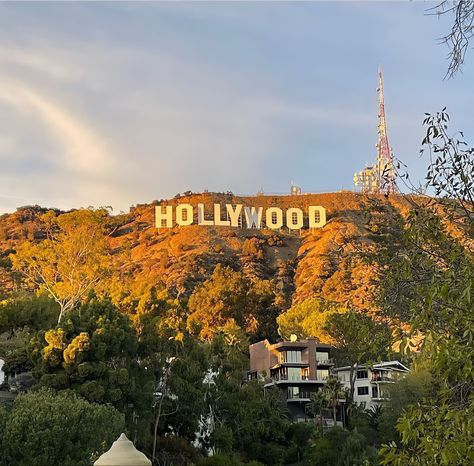 Los Angeles, Noah Flynn And Elle Evans, Aesthetic Big House, American Private School, Hollywood Sign Aesthetic, The Kissing Booth Movie, Hollywood Sign Pictures, Kissing Booth Movie, Joel Courtney