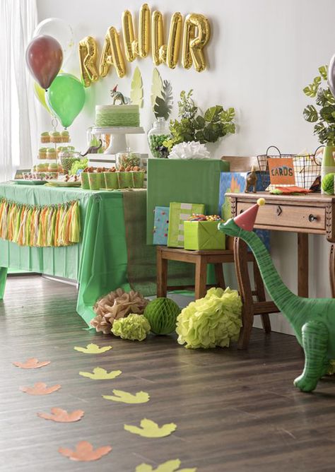 55 Fun Birthday Party Theme Ideas That Kids Will Never Forget | Home Design And Interior Fête Jurassic Park, Dinosaur Birthday Party Ideas, Festa Jurassic Park, 4de Verjaardag, Dinosaur Birthday Theme, Dinosaur Birthday Party Decorations, Dinosaur Themed Birthday Party, Dinosaur First Birthday, Dino Birthday Party