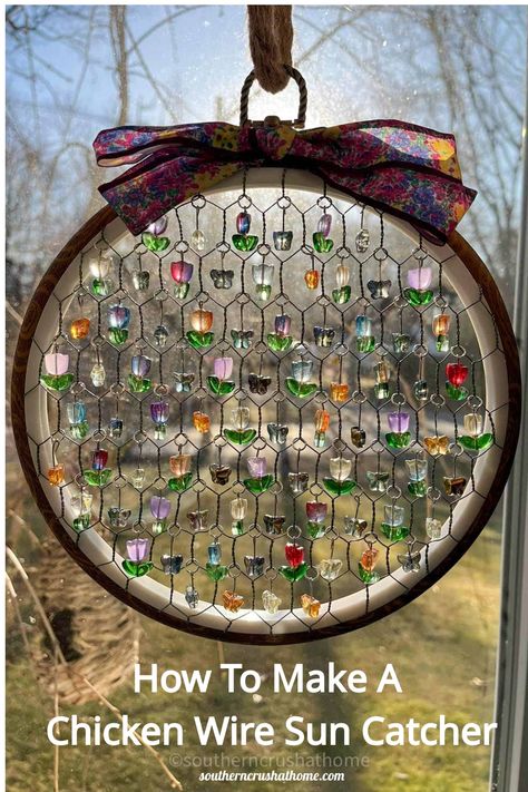 Handmade chicken wire suncatcher with colorful beads hanging in front of a window, demonstrating a craft project. Amigurumi Patterns, Upcycling, Mandalas, Wire Sun Catcher, Chicken Wire Projects, Wire Sun, Chicken Wire Art, Crystal Suncatchers Diy, Chicken Wire Crafts