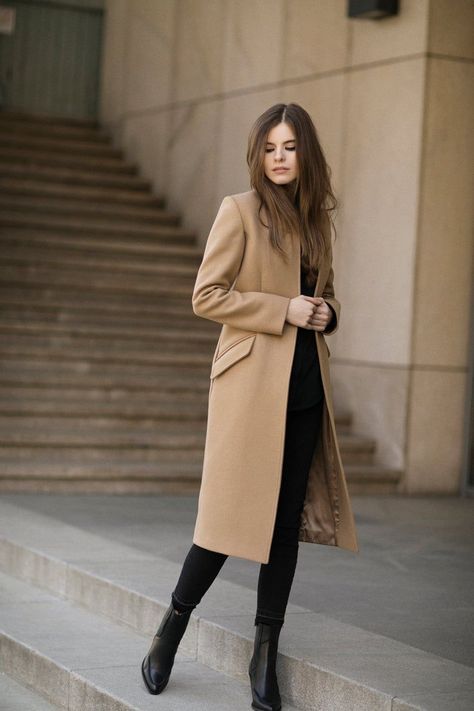 9cb67ffb59554ab1dabb65bcb370ddd9desc53714071ri Wool Coat Outfit, Camel Coat Outfit Classy, Camel Coat Outfit Casual, Coat Outfit Casual, Camel Coat Outfit, Slim Fit Coat, Fall Fashion Coats, Burberry Coat, Mode Boho