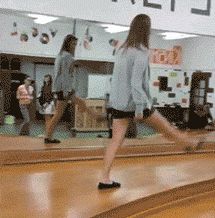 The girl who decided it was time to walk like a peacock.  | 28 People Who Have Really Bad Timing Funny Fails, People Falling, Totally Me, 웃긴 사진, Can't Stop Laughing, Have A Laugh, Epic Fails, Bad Timing, Laughing So Hard