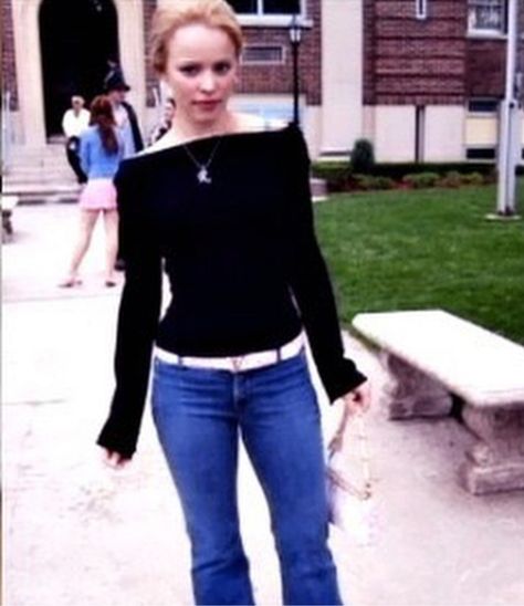 Behind the scenes footage of Regina George from 00s teen movie Mean Girls Rachel Mcadams, 2000s Fashion Aesthetic, Mean Girl 3, Mean Girls Outfits, 2000s Girl, Georg Listing, Regina George, 2000s Fashion, Fav Celebs