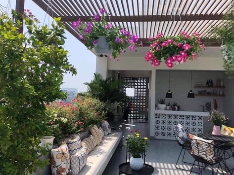 Roof Terrace Design, Rooftop Patio Design, Detail Arsitektur, Terrace Garden Ideas, Roof Garden Design, Easy Patio, Home Designs Exterior, Terrace Garden Design, Terrace Decor