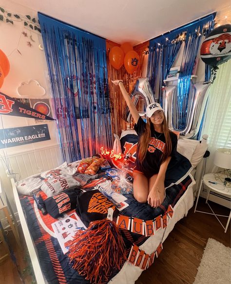 Auburn College Aesthetic, Auburn University Aesthetic, College Acceptance Photoshoot, Auburn University Dorm, Auburn Dorm, Auburn College, Grad Party Ideas High School, College Announcements, College Bed