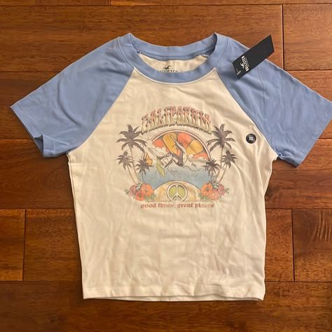 Hollister Crop Top, Never Worn With Tags, Soft Material, Size Xs Cute Clothes From Hollister, Cute Christian Graphic Tees, Hollister Tops Summer, Cute Summer Graphic Tees, Shein Cute Tops, Clothes For Summer 2024, Beachy Tank Tops, Hollister Summer Outfits, Summer Tops Png