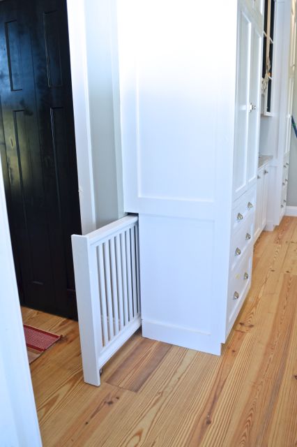 When customizing our cabinets, we worked with our cabinet builder to create a built-in hidden dog gate, perfect for our family! Skjulte Rum, Koti Diy, Dog Gate, Dog Rooms, Hus Inspiration, Hem Design, Style At Home, Built Ins, 인테리어 디자인