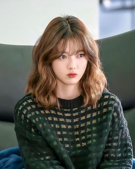 Korean Shoulder Length Hair With Bangs, Asian Shoulder Length Hair, Korean Wavy Hair, Shoulder Length Hair With Bangs, Summer Hair Care, Korean Hair Color, Hair Style Korea, Korean Short Hair, Instagram Hairstyles