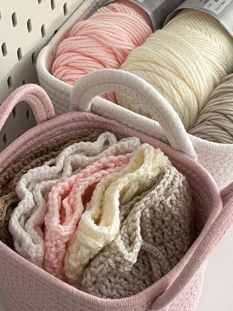 Amigurumi Patterns, Pink Girly Things, Free Crochet Patterns, New Hobbies, Crochet Fashion, Cute Crochet, Crochet Designs, Pink Aesthetic, Crochet Clothes