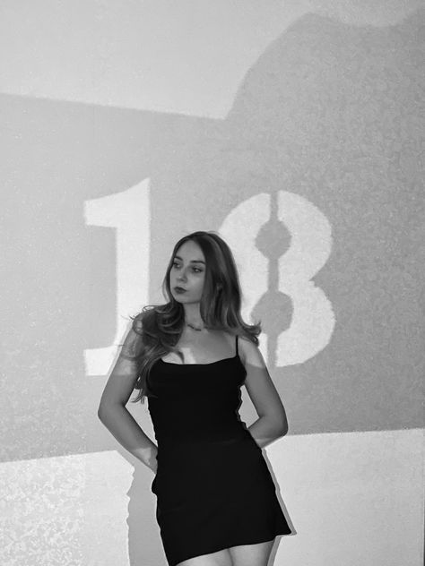 18th Birthday Outfit, Happy Birthday 18th, Debut Photoshoot, Birthday Shots, Cute Birthday Pictures, 21st Birthday Photoshoot, Birthday Ideas For Her, Party Photoshoot, Instagram Creative Ideas