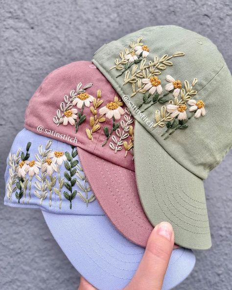 Floral Hat Embroidery, Hats With Embroidery, Hand Embroidery On Hats, Embroidered Caps For Women, Embroidery Hat Ideas, Hand Embroidered Hat, Cap Embroidery Ideas, Beret Embroidery, Hat Embroidery Ideas