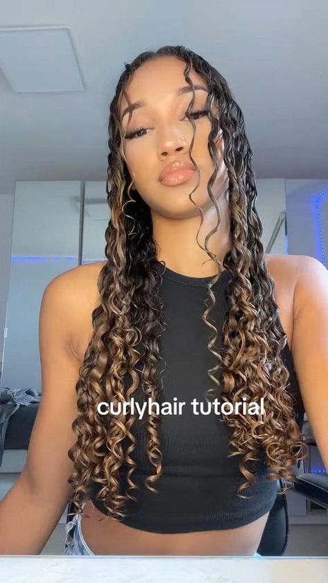 Curly Hair Advice, 3a Curly Hair, 3a Hair, Curled Hairstyles For Medium Hair, Curly Hair Care Routine, Hair Curling Tutorial, Mixed Curly Hair, Hair Curling Tips, Medium Curls