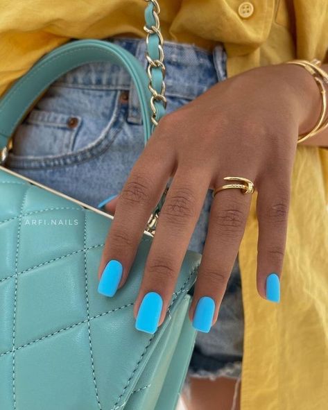 47 Bright Summer Nails and Summer Nail Ideas You'll Want to Create For the Summer Dip Powder Nails Short Squoval, Nails For Dubai, Short Turquoise Nails, Turquoise French Tip Nails, Dubai Nails, Turqoise Nails, Nails Turquoise, Shellac Nails Summer, Bright Blue Nails